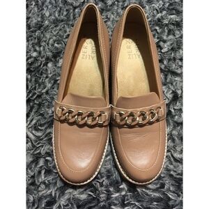 Naturalizer Womens Desi Chain Detail Chunky Platform Lug Sole Heeled Loafer, Tan